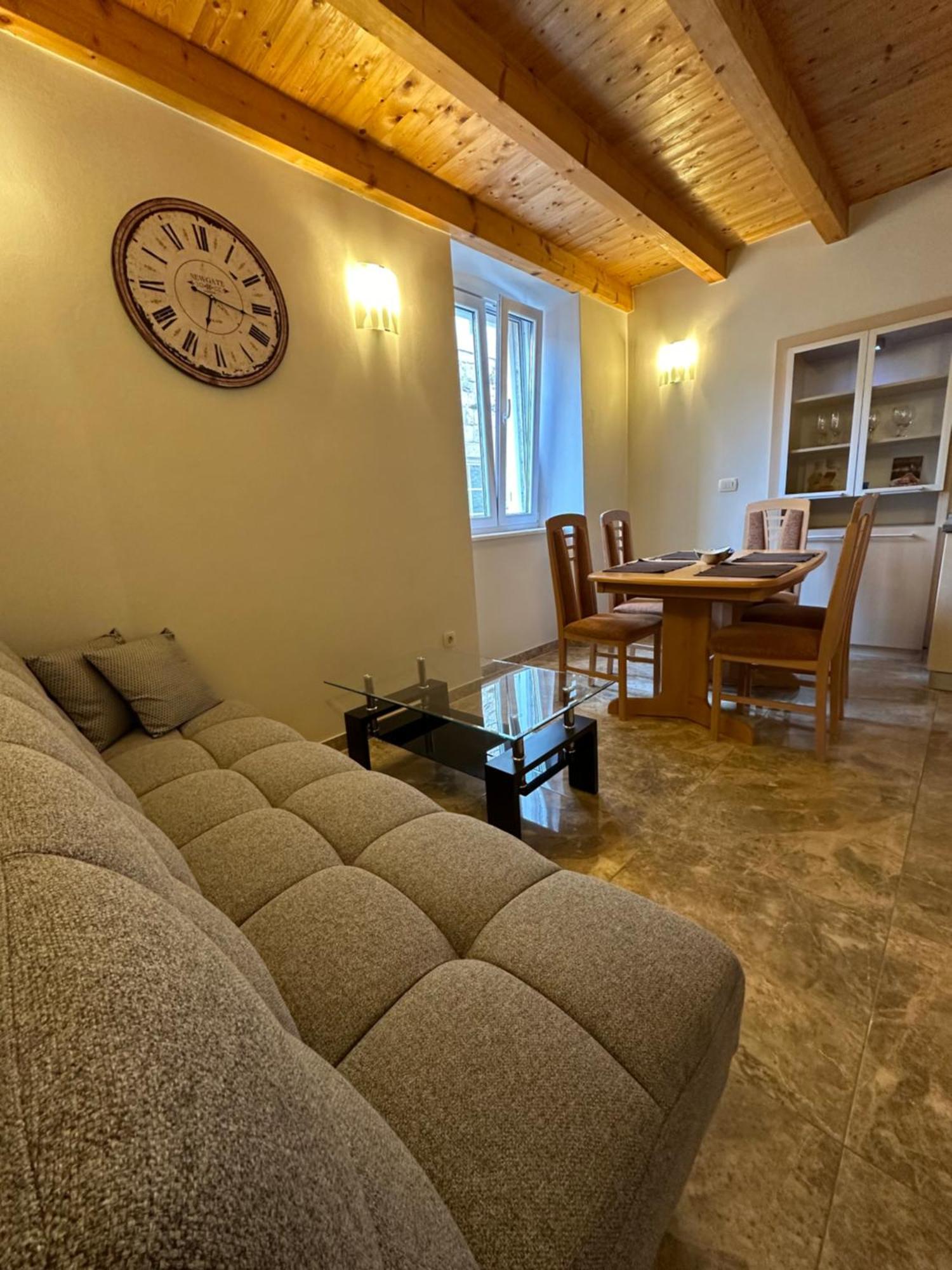 Old Town Apartments Trogir - Free Parking 외부 사진