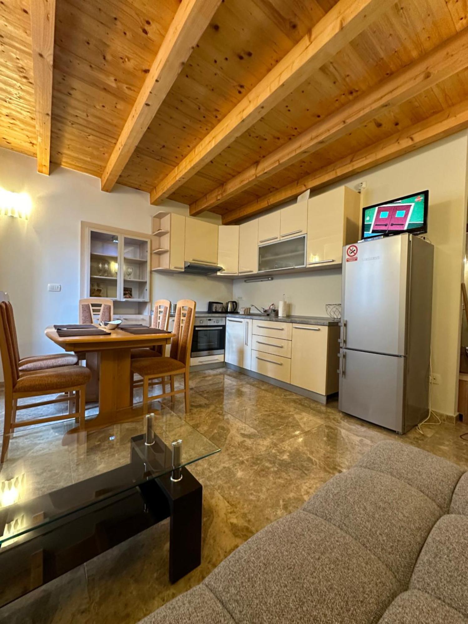 Old Town Apartments Trogir - Free Parking 외부 사진